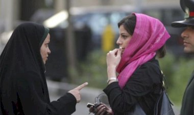 Başörtüsü takmayan kadınlar 10 yıl hapisle karşı karşıya