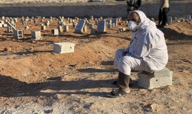 Libya'da binlerce kişinin öldüğü sel felaketinde toplu mezarlar kazıldı