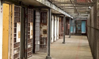 İran'da cezaevinde isyan çıktı