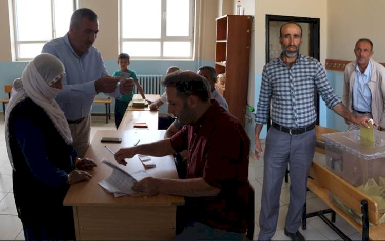Bitlis'te 1357 nüfuslu köy referanduma gitti