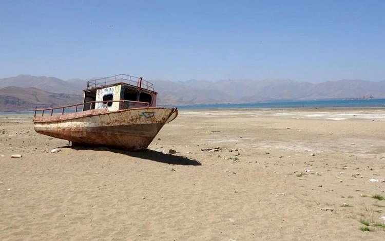 Van Gölü için tehlike çanları çalıyor!