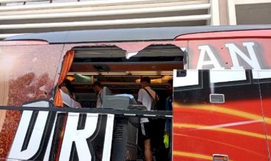 Elazığ'da Batman Petrolspor otobüsüne taşlı saldırı