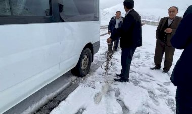 Van- Bahçesaray yolunda kar kalınlığı 10 santimetreye ulaştı