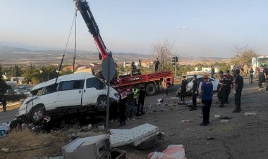 Antep'te kamyonun freni patladı: 6 ölü, 16 yaralı