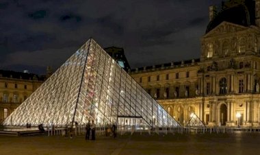 Fransa'da terör alarmı: Louvre Müzesi ve Versailles Sarayı boşaltıldı