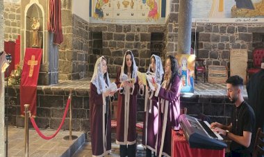 Sur’daki çatışmalarında zarar görmüştü: Keldani kilisesinde 8 yıl sonra ilk ayin