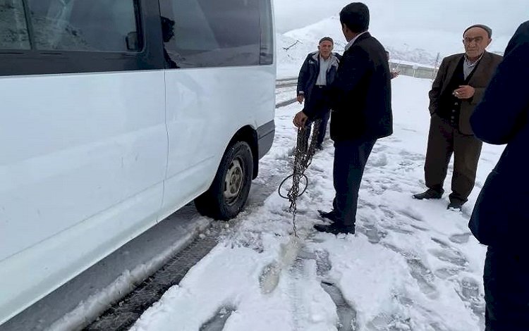 Van- Bahçesaray yolunda kar kalınlığı 10 santimetreye ulaştı