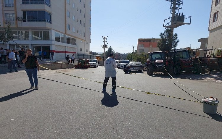 Eniştesini 13 yaşındaki yeğeninin gözü önünde öldürdü