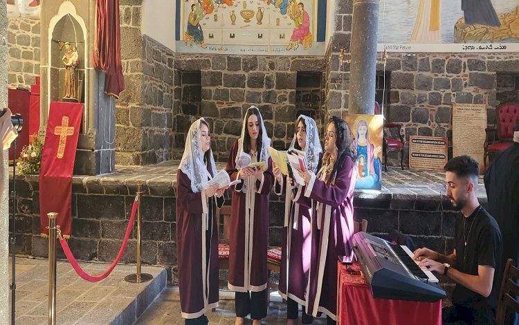 Sur’daki çatışmalarında zarar görmüştü: Keldani kilisesinde 8 yıl sonra ilk ayin