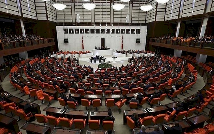 Irak ve Suriye’ye asker gönderme tezkeresi kabul edildi