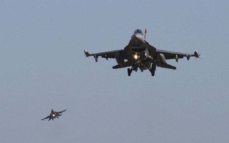 ABD'nin F-16 filosu Orta Doğu'ya ulaştı