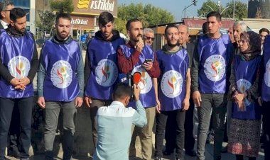 Bağımsız Gençlik Platformu üyeleri Kürtçe konuşacaklarına dair yemin etti