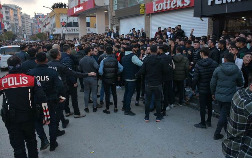 Şırnak'ta Bir kişinin Kur'an'ı yırtması ilçede infial yarattı