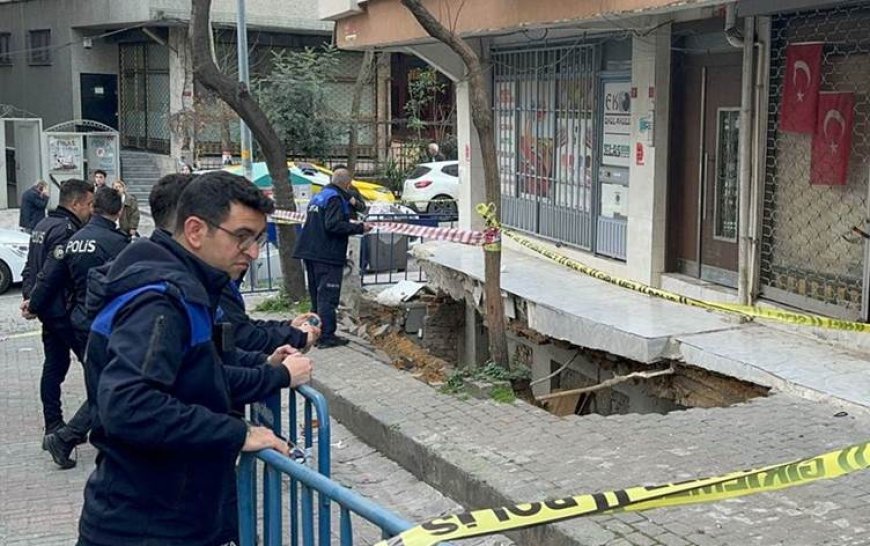 İstanbul'da kaldırım çöktü anne ve çocuğu içine düştü