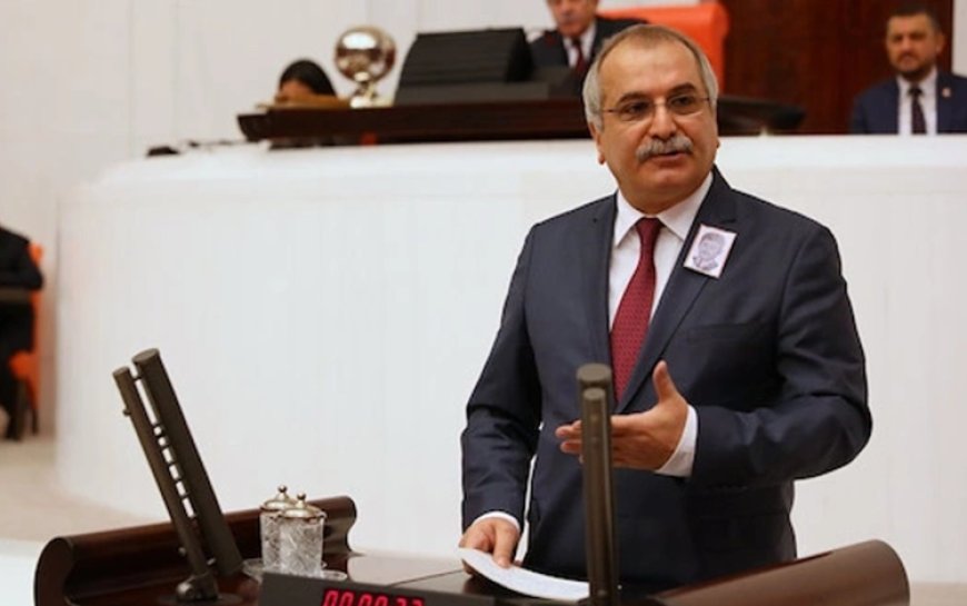 İYİ Partili eski vekil Ahmet Çelik, kardeşi tarafından bıçaklandı