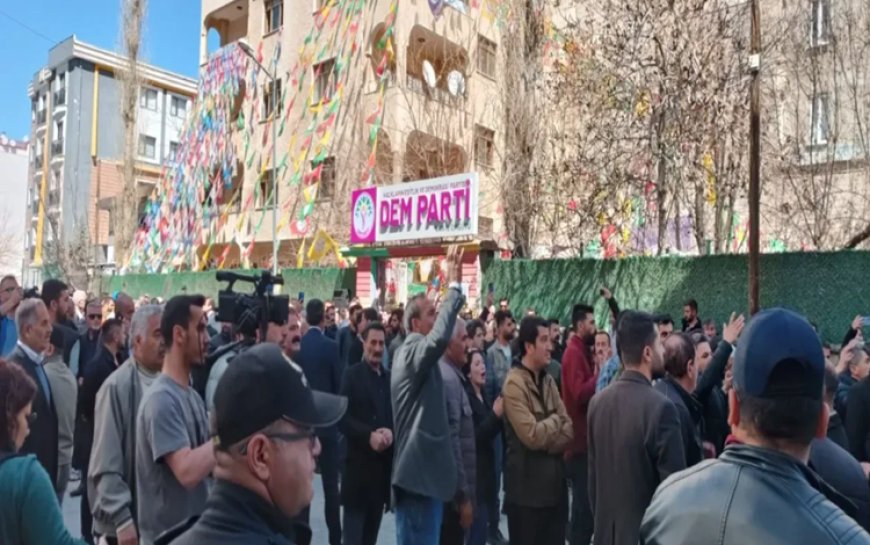 DEM Parti: Karar gayri meşrudur, Van'da darbe var