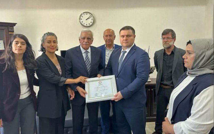 Ahmet Türk mazbatasını aldı