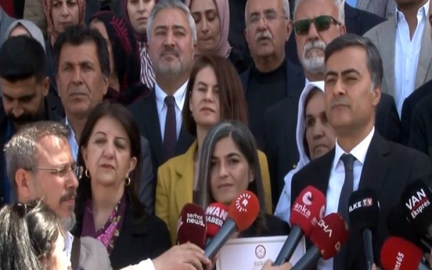 Van Büyükşehir Belediye Eşbaşkanları Zeydan ve Şedal mazbatalarını aldı