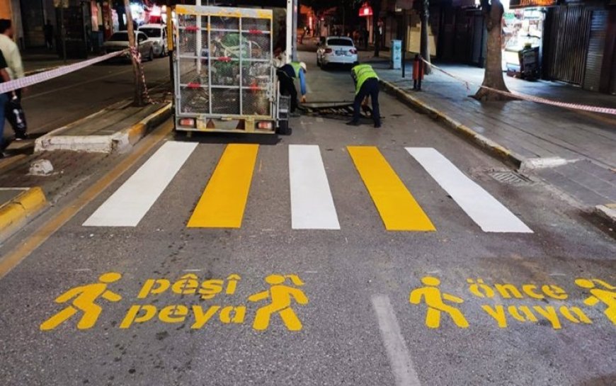 Van'da yollara Kürtçe trafik yazıları