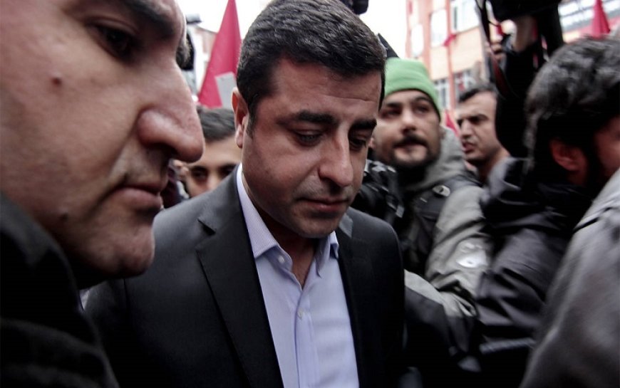 Selahattin Demirtaş annesinin rahatsızlığı nedeniyle Diyarbakır'a getirildi