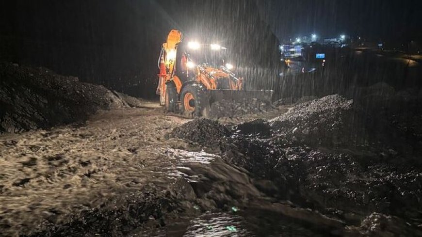 Van karayolu ulaşıma kapandı: 3 noktada heyelan