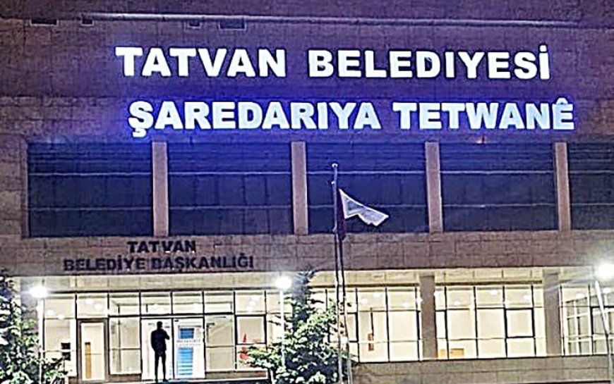 DEM Parti'ye geçen belediye Kürtçe tabela astı!