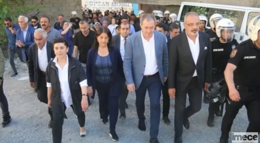 Leyla Zana ve DEM Parti Genel Başkanı Bakırhan Hakkari'de