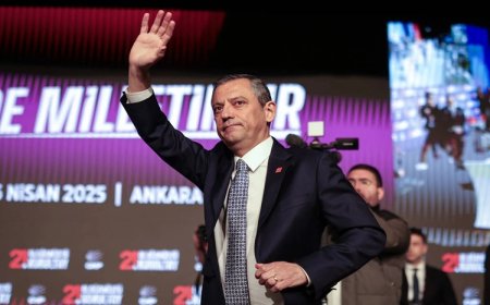 CHP’nin olağanüstü kurultayı: Özgür Özel yeniden genel başkan seçildi