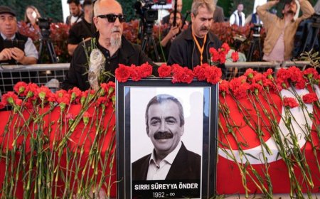 Sırrı Süreyya Önder son yolculuğuna uğurlandı