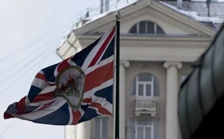 İngiltere, İran'daki büyükelçilik çalışanlarını geri çekti