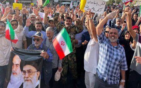 İranlılar ABD'nin saldırılarını protesto etti