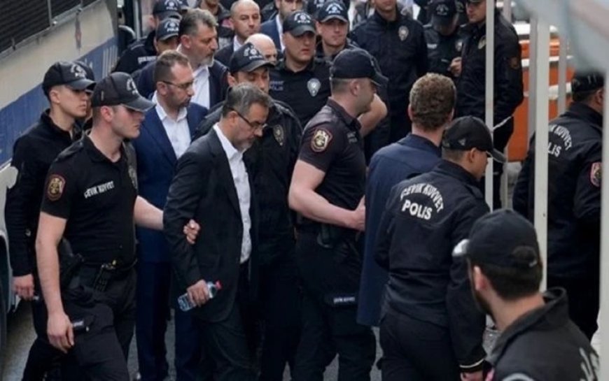 CHP'li 5 belediye başkanı görevden alındı