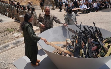 30 kişilik PKK’li grup silahlarını yaktı: Grupta Bese Hozat da yer aldı