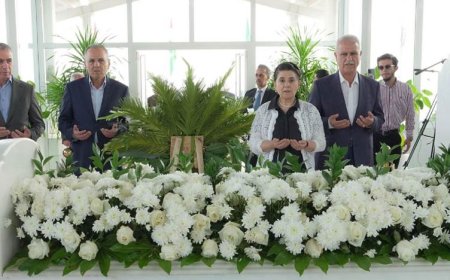 Leyla Zana Mam Celal’in kabrini ziyaret etti: Senin vasiyetini gerçekleştirmek için çabalıyoruz