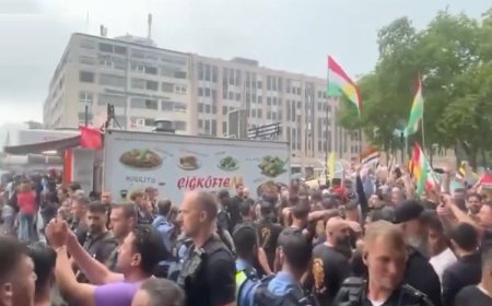Almanya'da karşı karşıya gelen Kürt ve Suriyeli protestocular arası arbede