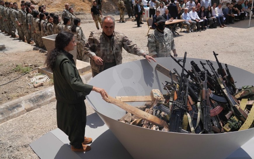 30 kişilik PKK’li grup silahlarını yaktı: Grupta Bese Hozat da yer aldı
