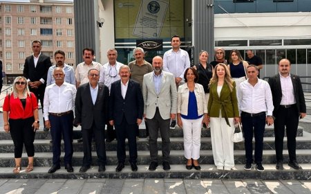 CHP’den Van’da saha çalışması: ‘Size Ahmet Özer başkanımızın selamlarını getirdik’