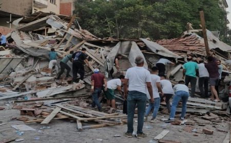 Balıkesir’de şiddetli deprem: 10 bina yıkıldı