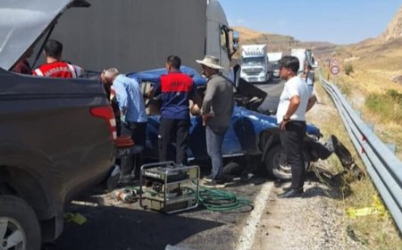 Hakkari-Van yolunda feci kaza: Ölü ve yaralılar var