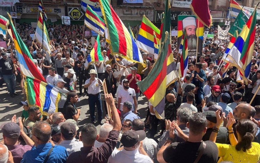 Süveyda 'da gerilim tırmanıyor: Dürziler 'kendi kaderini tayin hakkı' sloganıyla meydanlarda