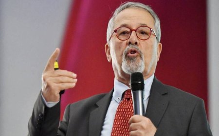 Naci Görür'den 'afiş' tepkilerine ilk yanıt: 'Bizi siyasete bulaştırmayın!'