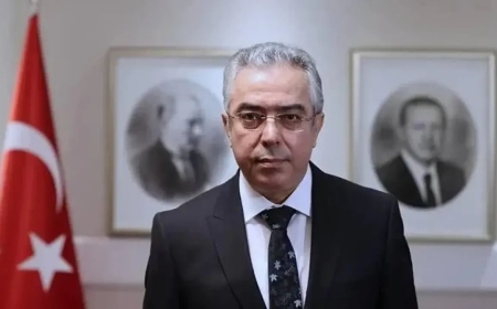 Mehmet Uçum: Türkçe, egemen ve birleştirici tek dildir