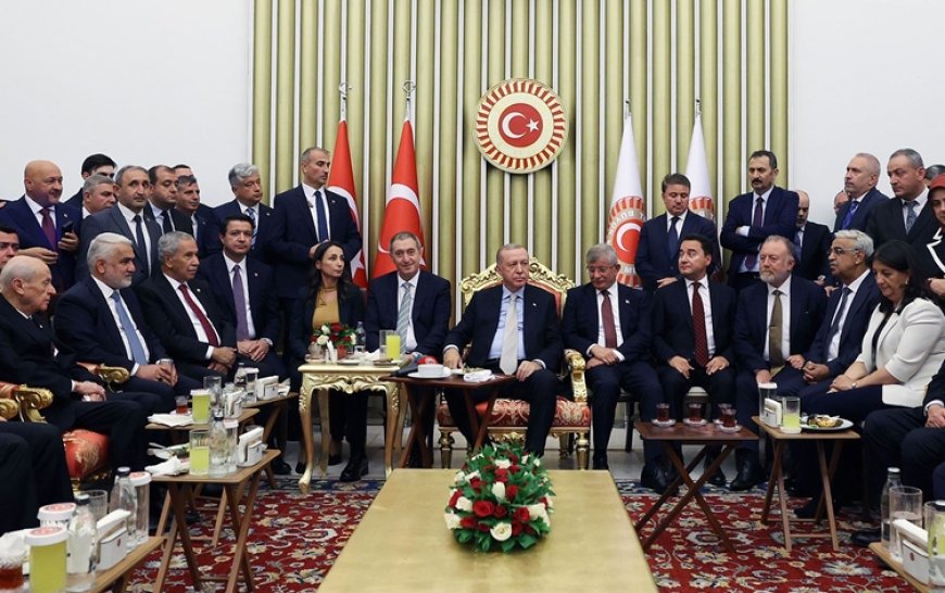 AK Partili Ensarioğlu o fotoğrafı yorumladı, ‘Erbil’ ve ‘Kamışlo’ mesajı verdi