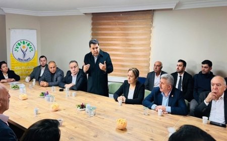 Tahliye edilen Ahmet Özer'den DEM Parti'ye ziyaret
