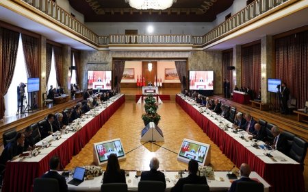 Komisyondan bir parti ayrıldı