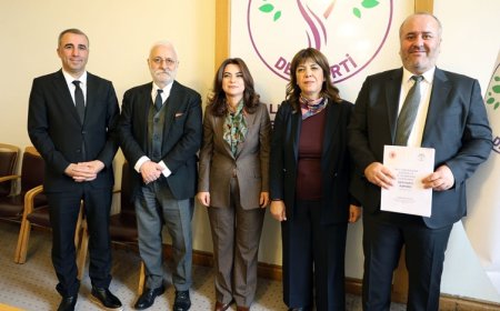 DEM Parti 99 sayfalık raporu TBMM Başkanlığı'na teslim etti