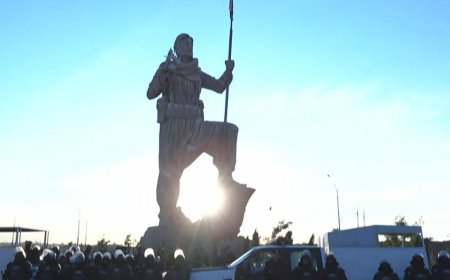 Kerkük’te Peşmerge heykeline Kürdistan bayrağının asılmasına izin verilmedi