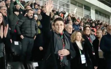 Leyla Zana’ya Amedspor maçında sevgi seli: Onurumuzdur 3 saat önce