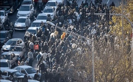 İran'da son yılların en büyük isyanı:  Riyal çöktü, protestolar dalga dalga yayılıyor