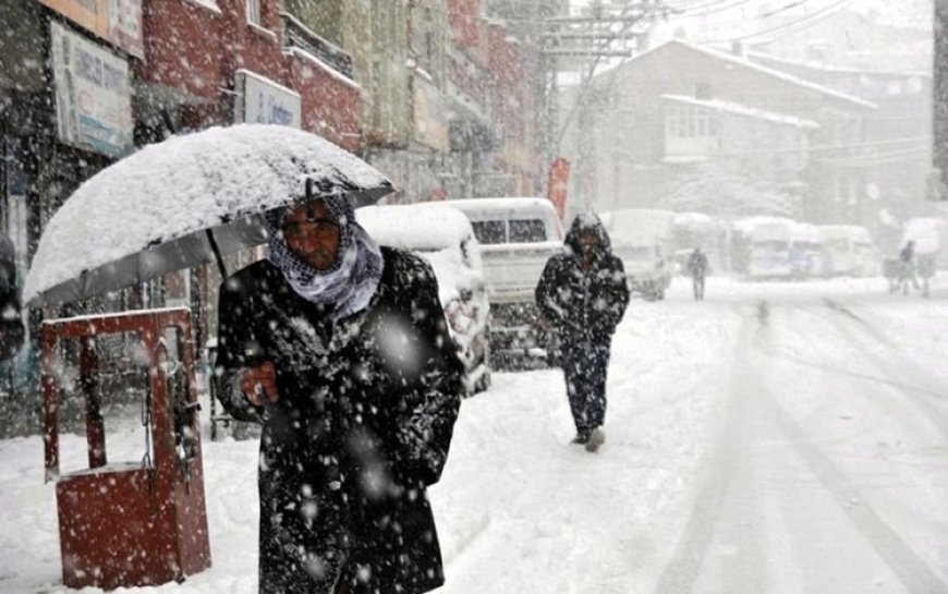 Türkiye buz kesti: 63 ilde kar, 31 ilde sarı alarm